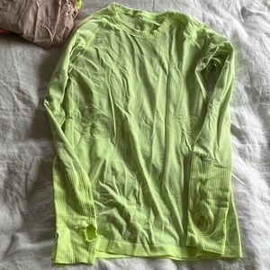 Swiftly long sleeve lululemon size 8